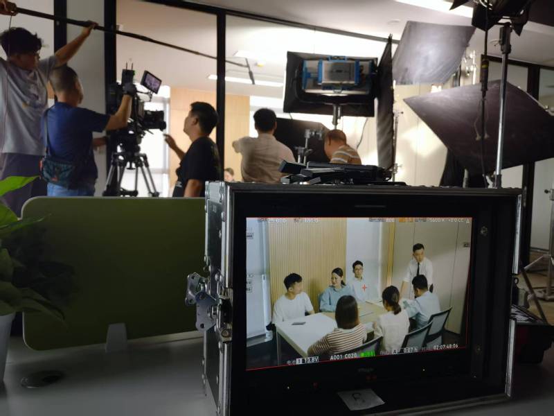 平阳县TVC拍摄公司：科技产品视觉化大师，诠释未来感与功能美学